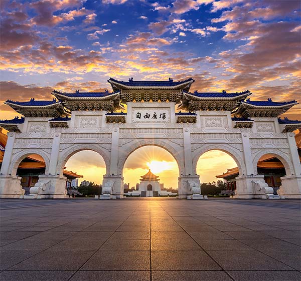 Chiang kai shek memorial hall at night in taipei, taiwan